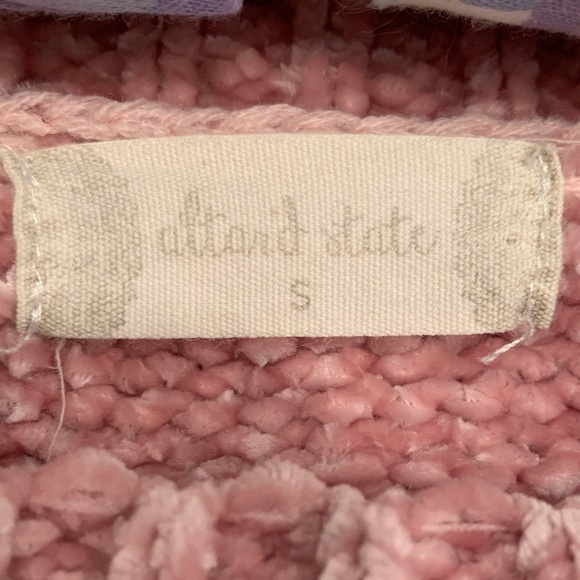 Women's Ribbed Pink Sweater - Picture 5 of 10